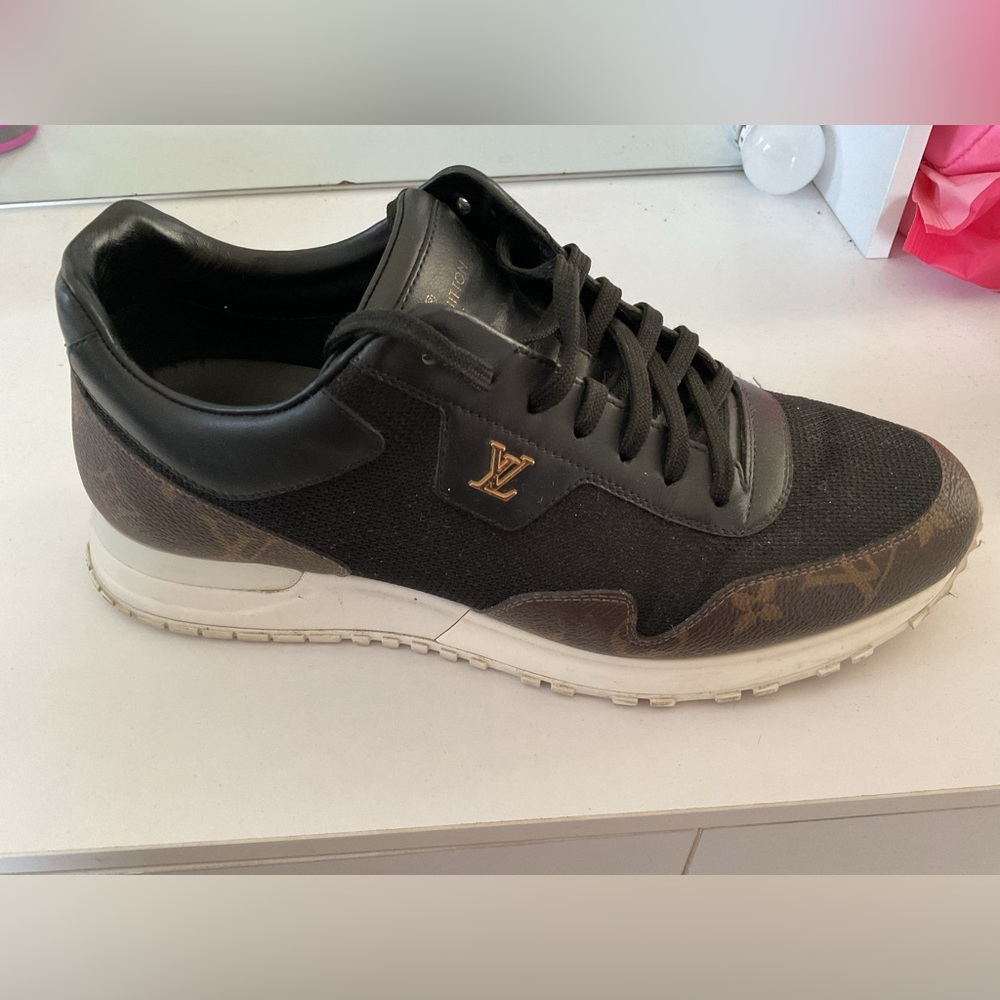 Louis Vuitton men sneakers. Authentic